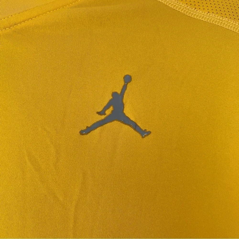 Air Jordan Men’s Dri-Fit Long Sleeve Vented Athletic Top Shirt Size XXL Yellow